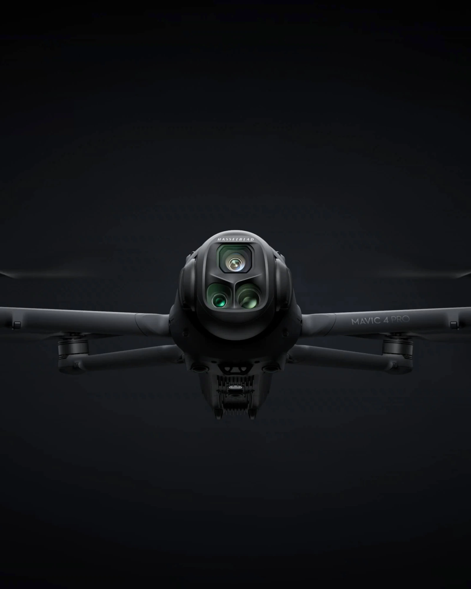 DJI Mavic 4 Pro vo flight počas leteckého snímania